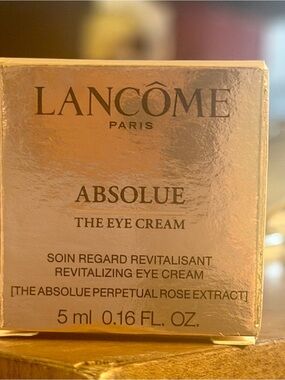 Ideal under makeup !Lancome Paris Absolue Revitalizing Eye Cream 5ml